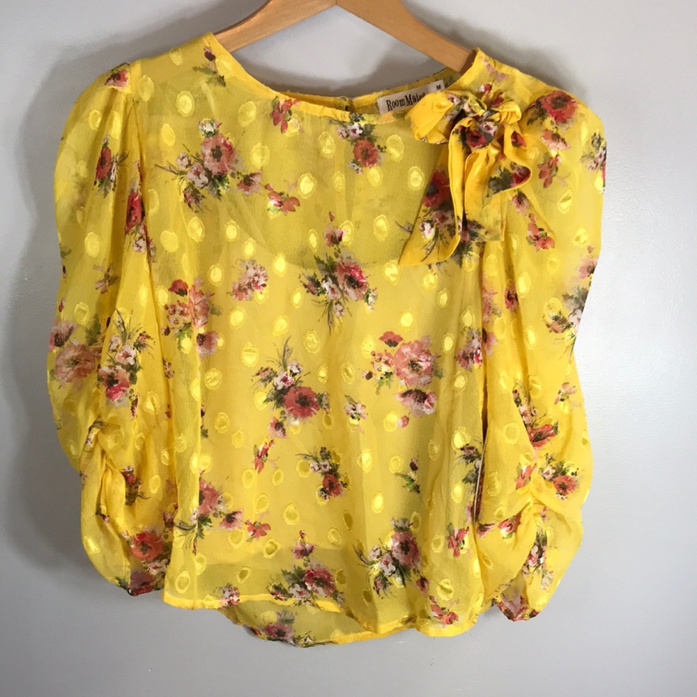 Roommate Yellow Floral Blouse With Attached Tank NWT Size Medium